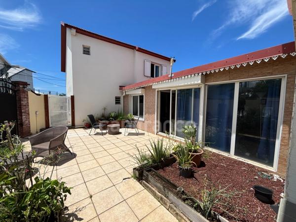 Rare à Saint André – Maison familiale + dépendance indépendante avec piscine