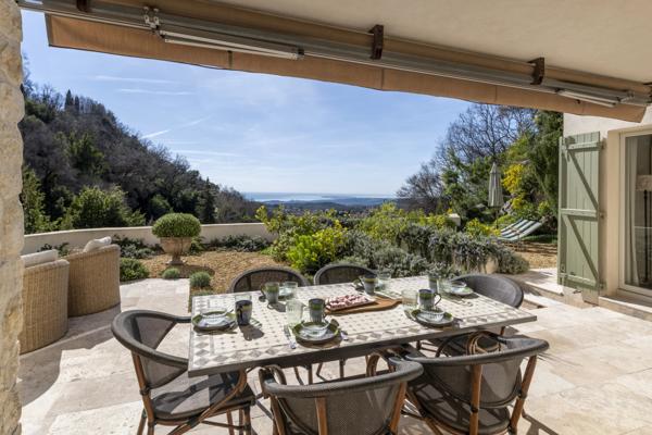 Propriété d’exception au cœur de la nature avec vue mer panoramique