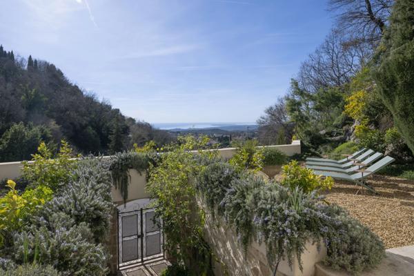 Propriété d’exception au cœur de la nature avec vue mer panoramique