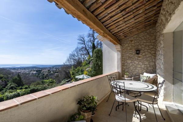 Propriété d’exception au cœur de la nature avec vue mer panoramique