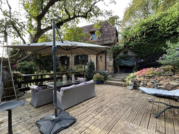 Petite propriété comprenant une petite maison principale et sa grangette restaurée BEAULIEU SUR DORDOGNE