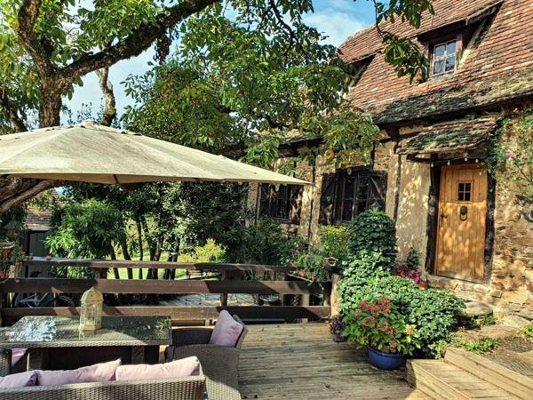 Petite propriété comprenant une petite maison principale et sa grangette restaurée BEAULIEU SUR DORDOGNE