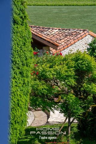 MEURSAC  ANCIENNE DISTILLERIE DES ANNEES 30, SA PROPRIETE + 6 GITES