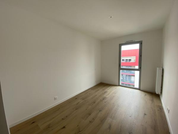 T3 NON MEUBLE - DISPONIBLE AU 27/06 - SOUMIS AU DISPOSITIF PINEL