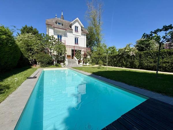 Vente                                                      Propriété
                        
                     7 pièces                      173 m2                     à Grenoble