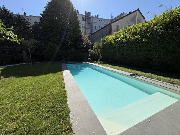 Vente                                                      Propriété
                        
                     7 pièces                      173 m2                     à Grenoble