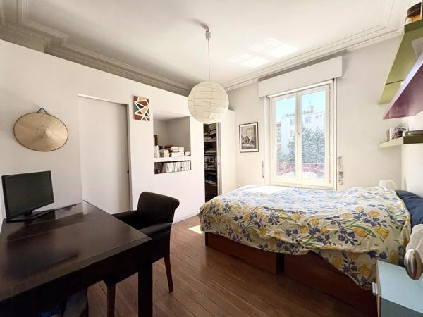 Vente                                                      Propriété
                        
                     7 pièces                      173 m2                     à Grenoble