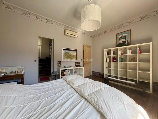 Vente                                                      Propriété
                        
                     7 pièces                      173 m2                     à Grenoble