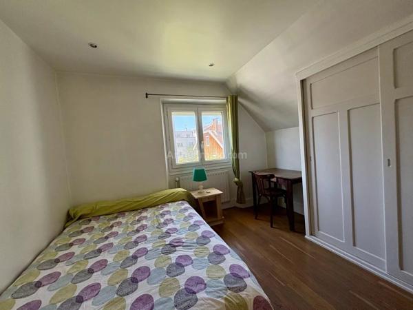 Vente                                                      Propriété
                        
                     7 pièces                      173 m2                     à Grenoble