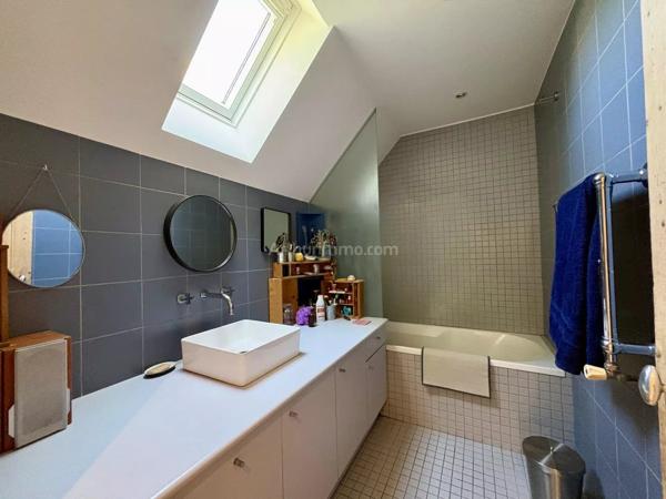 Vente                                                      Propriété
                        
                     7 pièces                      173 m2                     à Grenoble