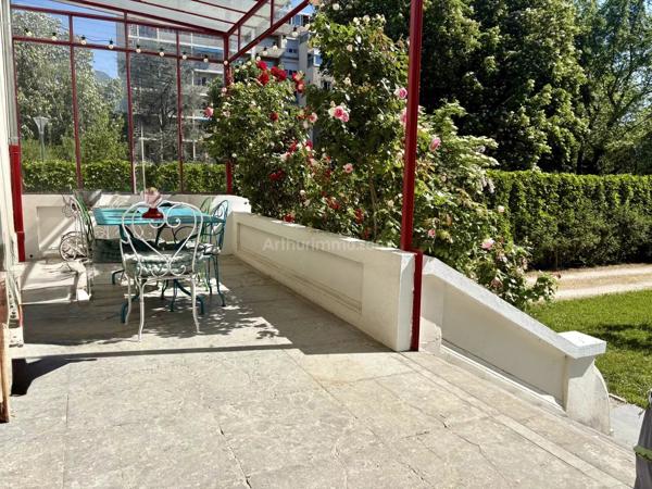 Vente                                                      Propriété
                        
                     7 pièces                      173 m2                     à Grenoble