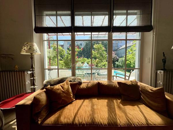 Vente                                                      Propriété
                        
                     7 pièces                      173 m2                     à Grenoble