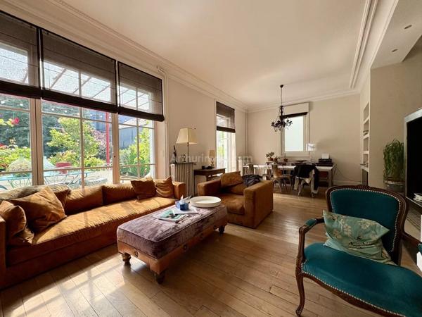 Vente                                                      Propriété
                        
                     7 pièces                      173 m2                     à Grenoble