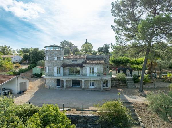 A VENDRE en EXCLUSIVITE ! Maison en pierres 6 pièces 231 m² avec piscine à Trans en Provence