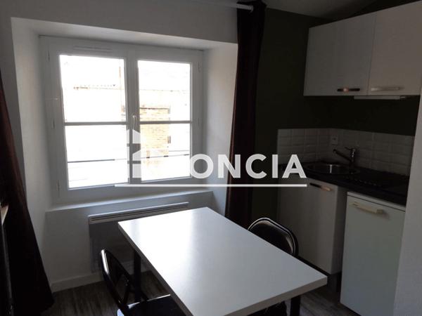 Location Studio meublé 13.7 m² - 8 RUE GAMBETTA Poitiers 86000