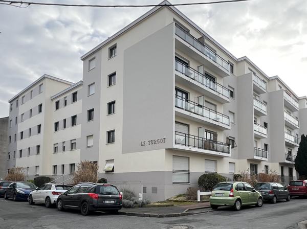 APPARTEMENT F3 de 70 m² au CENTRE VILLE - PARKING et CAVE