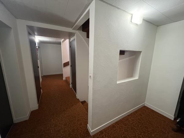 APPARTEMENT F3 de 70 m² au CENTRE VILLE - PARKING et CAVE
