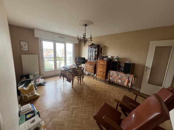 APPARTEMENT F3 de 70 m² au CENTRE VILLE - PARKING et CAVE