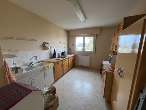 APPARTEMENT F3 de 70 m² au CENTRE VILLE - PARKING et CAVE