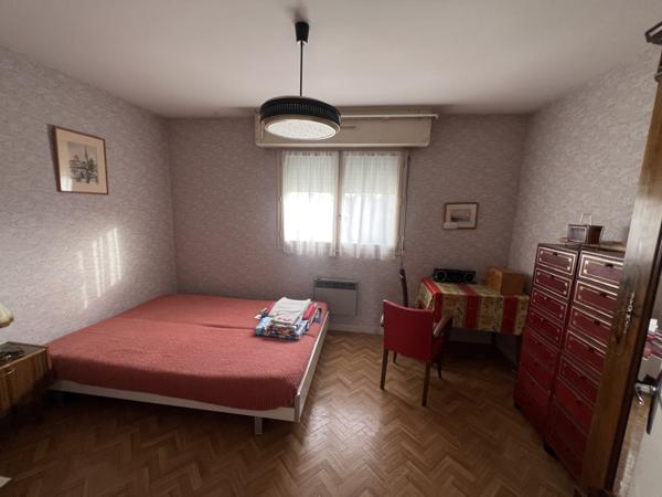 APPARTEMENT F3 de 70 m² au CENTRE VILLE - PARKING et CAVE