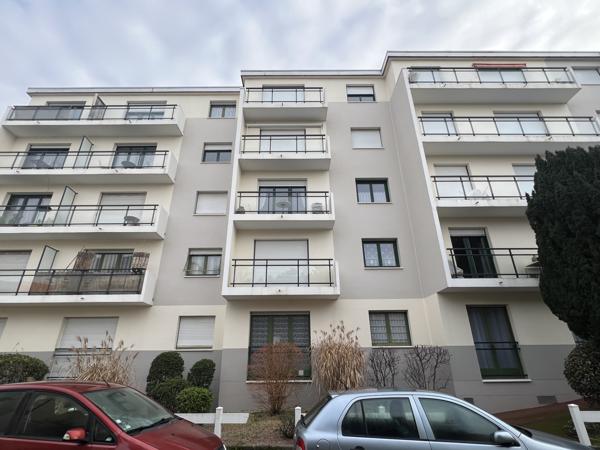 APPARTEMENT F3 de 70 m² au CENTRE VILLE - PARKING et CAVE