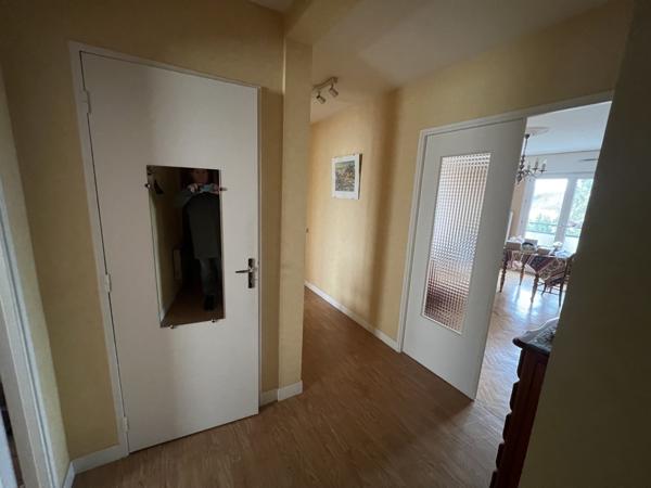 APPARTEMENT F3 de 70 m² au CENTRE VILLE - PARKING et CAVE