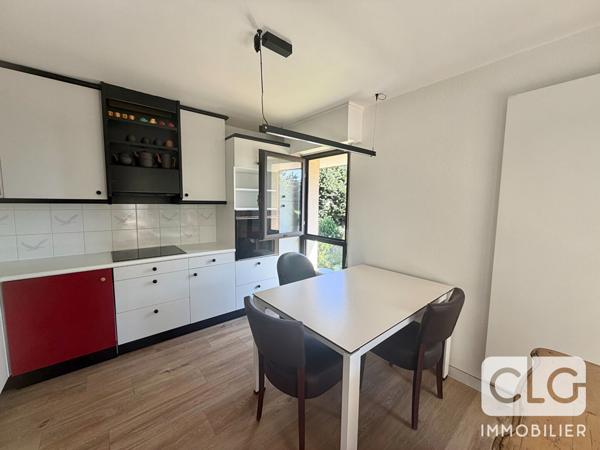 Appartement rénové avec vue mer