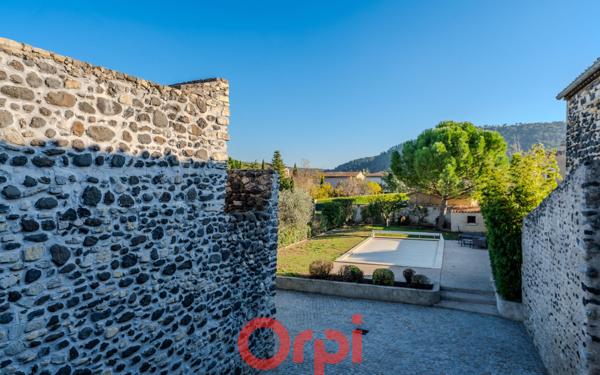 Maison à vendre    5 pièces •  Alba-la-Romaine