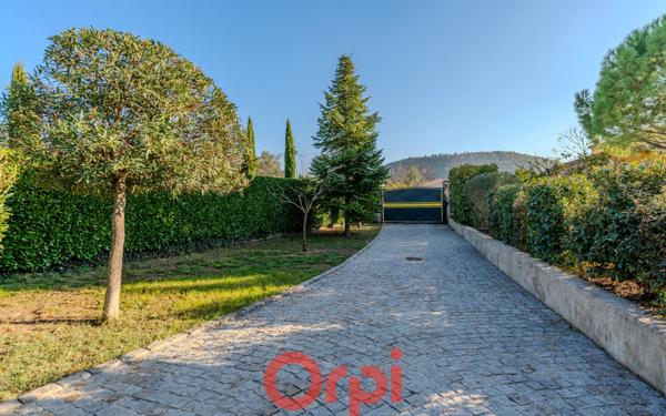 Maison à vendre    5 pièces •  Alba-la-Romaine