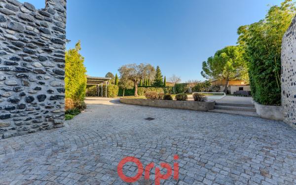 Maison à vendre    5 pièces •  Alba-la-Romaine