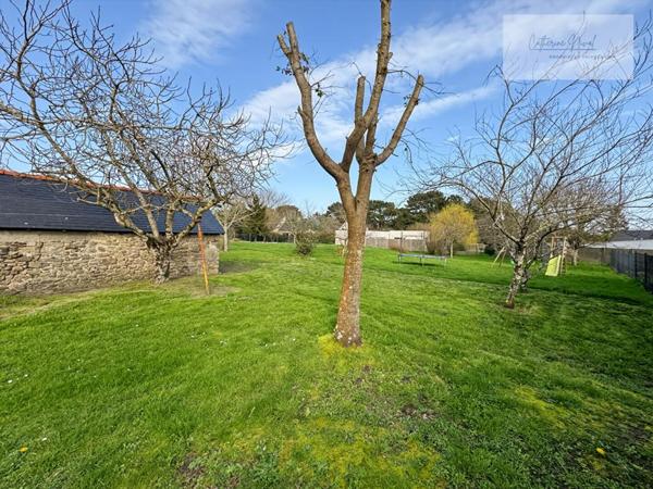 MAISON FAMILIALE divisée en 2 habitations  260 m² .Terrain 2 700 m² .Guérande