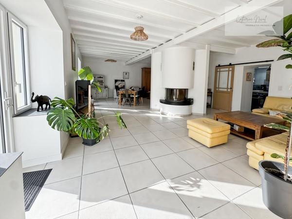 MAISON FAMILIALE divisée en 2 habitations  260 m² .Terrain 2 700 m² .Guérande