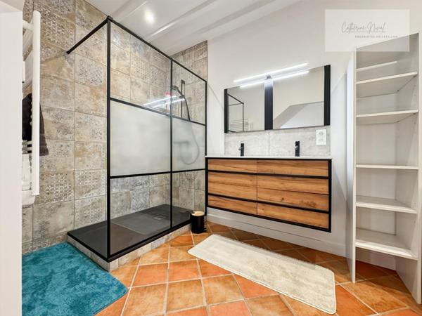 MAISON FAMILIALE divisée en 2 habitations  260 m² .Terrain 2 700 m² .Guérande