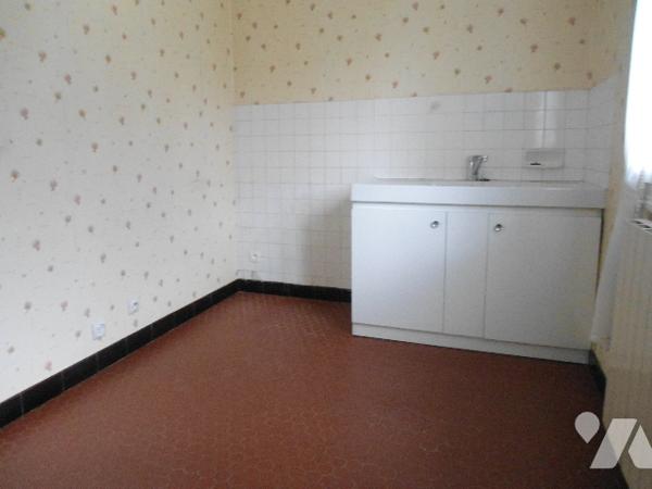 maison 91,30 m² cuis SAM SDE WC 2 chbres garage atelier cuis. pelouse. fioul.