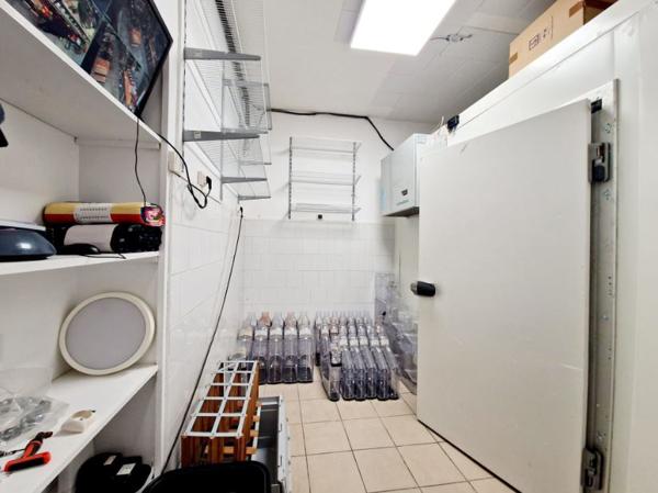 Fonds De Commerce - 120 m²