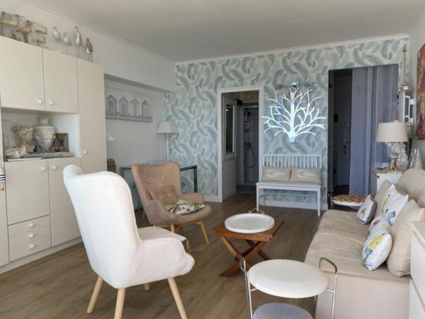 Face mer  Appartement  1 pièce(s) 32 m2 entierment rénové