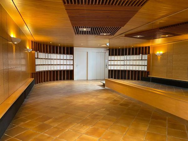 Face mer  Appartement  1 pièce(s) 32 m2 entierment rénové