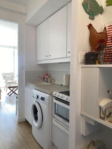 Face mer  Appartement  1 pièce(s) 32 m2 entierment rénové