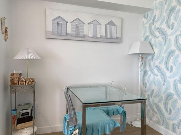 Face mer  Appartement  1 pièce(s) 32 m2 entierment rénové