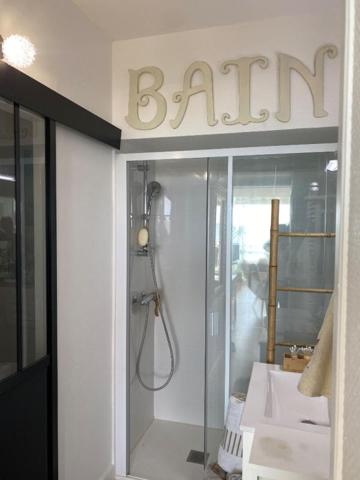 Face mer  Appartement  1 pièce(s) 32 m2 entierment rénové