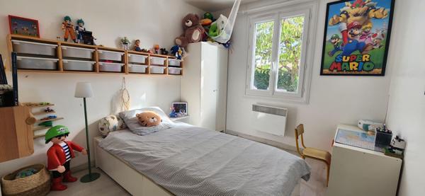 VIVONNE - PLAIN-PIED - 3 CHAMBRES - GARAGE - JARDIN