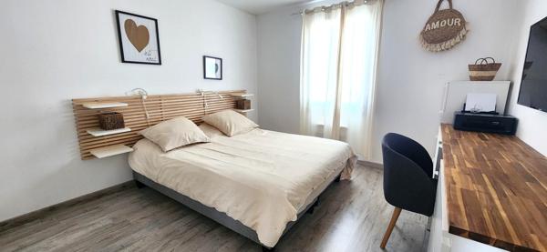 VIVONNE - PLAIN-PIED - 3 CHAMBRES - GARAGE - JARDIN