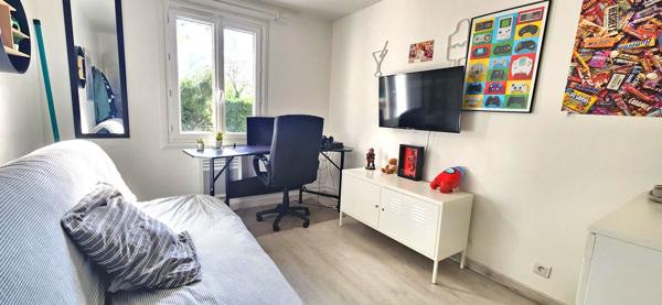 VIVONNE - PLAIN-PIED - 3 CHAMBRES - GARAGE - JARDIN