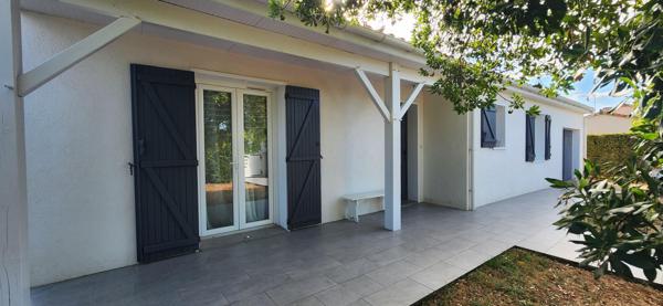 VIVONNE - PLAIN-PIED - 3 CHAMBRES - GARAGE - JARDIN