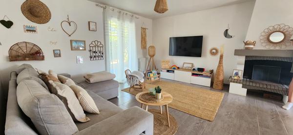 VIVONNE - PLAIN-PIED - 3 CHAMBRES - GARAGE - JARDIN