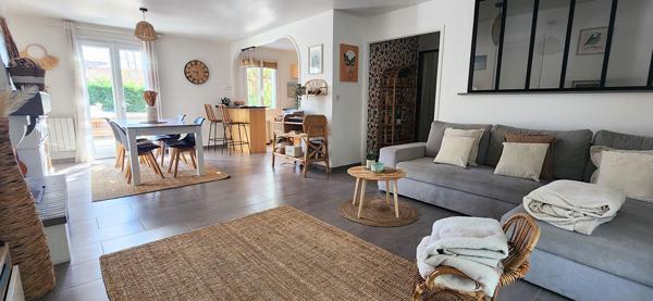 VIVONNE - PLAIN-PIED - 3 CHAMBRES - GARAGE - JARDIN