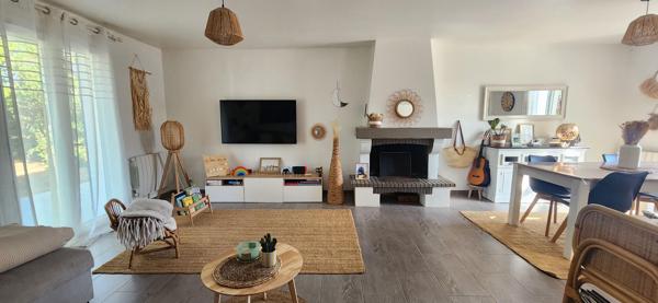 VIVONNE - PLAIN-PIED - 3 CHAMBRES - GARAGE - JARDIN