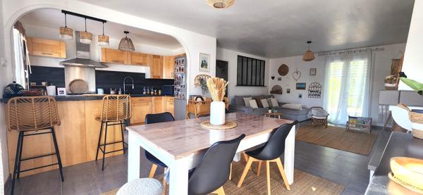VIVONNE - PLAIN-PIED - 3 CHAMBRES - GARAGE - JARDIN