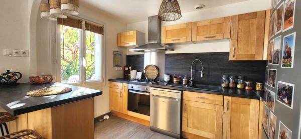 VIVONNE - PLAIN-PIED - 3 CHAMBRES - GARAGE - JARDIN
