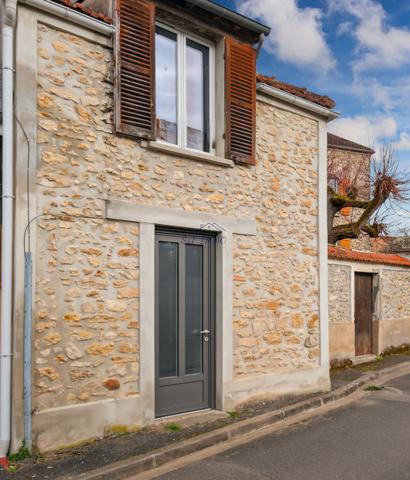 Lardy (91510) Charmante maison individuelle avec jardin – Lardy Bourg
